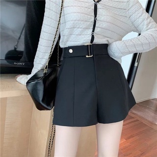 QUẦN SHORT CẠP CAO ĐAI CÓ CÚC BẤM