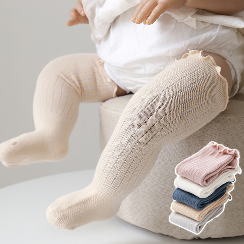 Đôi vớ mềm mại cao ngang gối dành cho bé