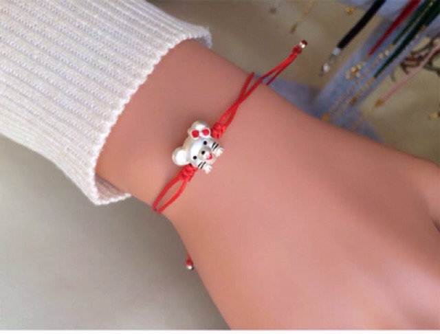 Vòng tay chỉ đỏ may mắn con giáp năm bạc ta
