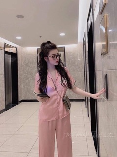 BỘ LỤA SATIN PHỐI CHỮ TAY NGẮN QUẦN DÀI