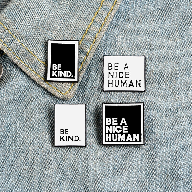 Ghim cài áo hình vuông trắng đen in chữ be a nice human/ be kind