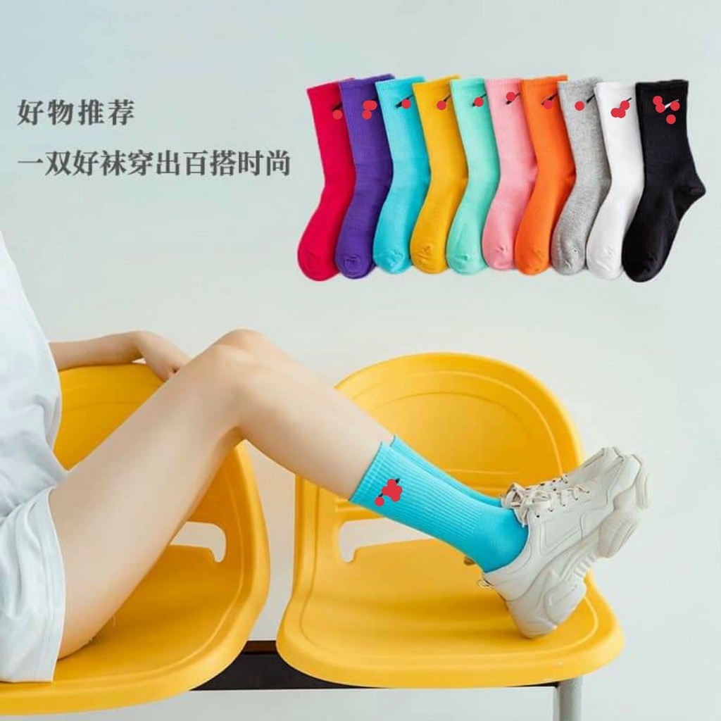 Tất cổ cao nam nữ phong cách thể thao siêu đẹp