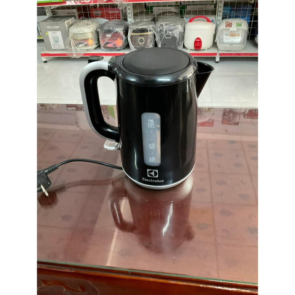 Bình đun siêu tốc Electrolux 1.7 lít EEK3505 - Hàng trưng bày