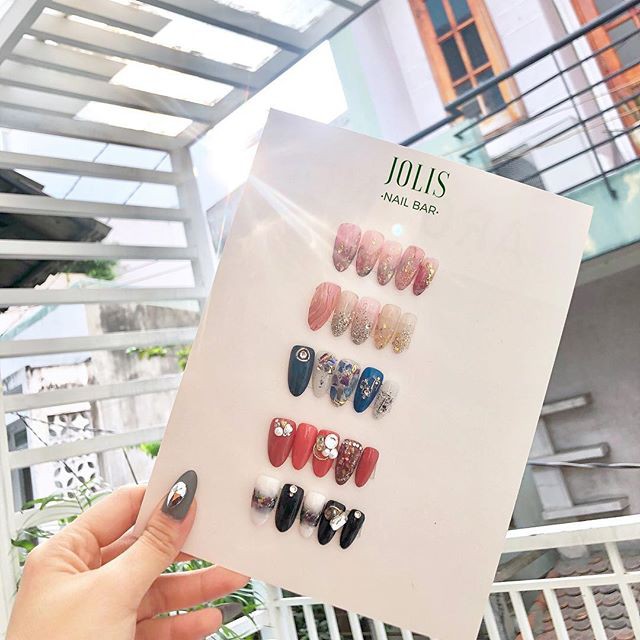 - Jolis Nail Bar - HOT: cắt da, sơn gel, design 4 ngón