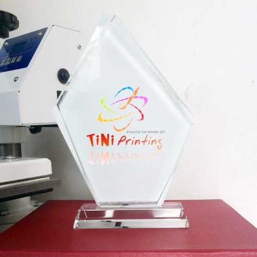 Pha lê băng sơn thương hiệu Tini Printing kích thước cao 20cm in hình theo yêu cầu