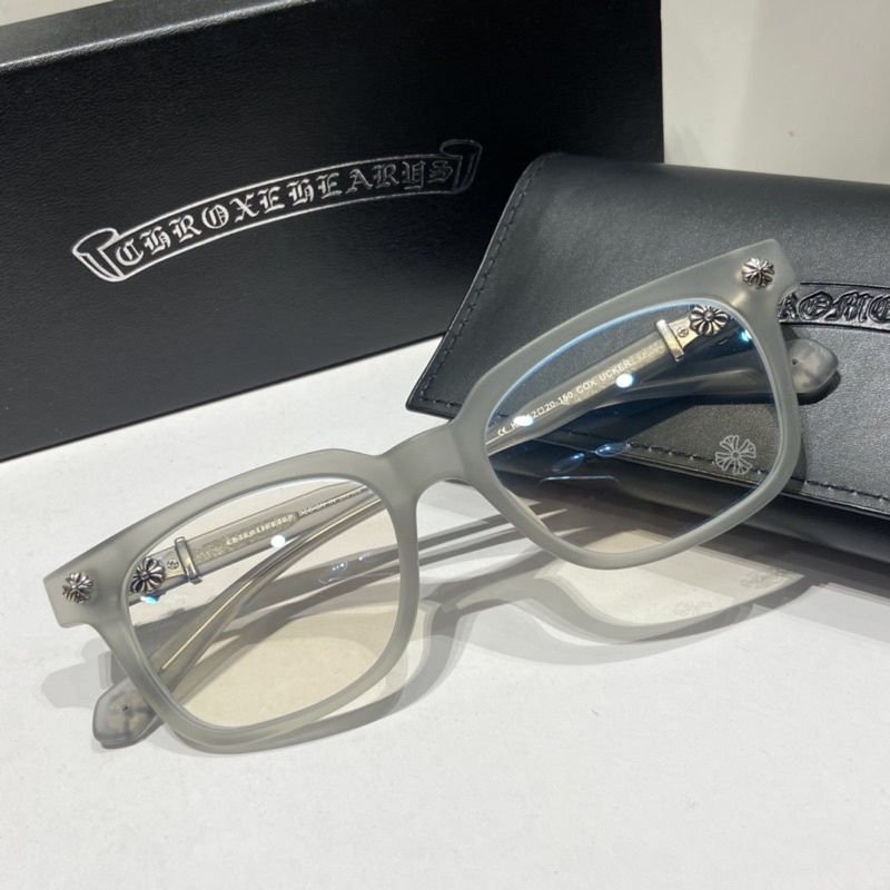 Gọng kính cao cấp CHROME HEART COX UCKER màu ghi đậm,thiết kế hiện đại trẻ trung,phù hợp lắp kính cận,đeo thời trang
