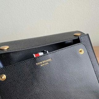 túi đeo chéo quai to da thật thom browne