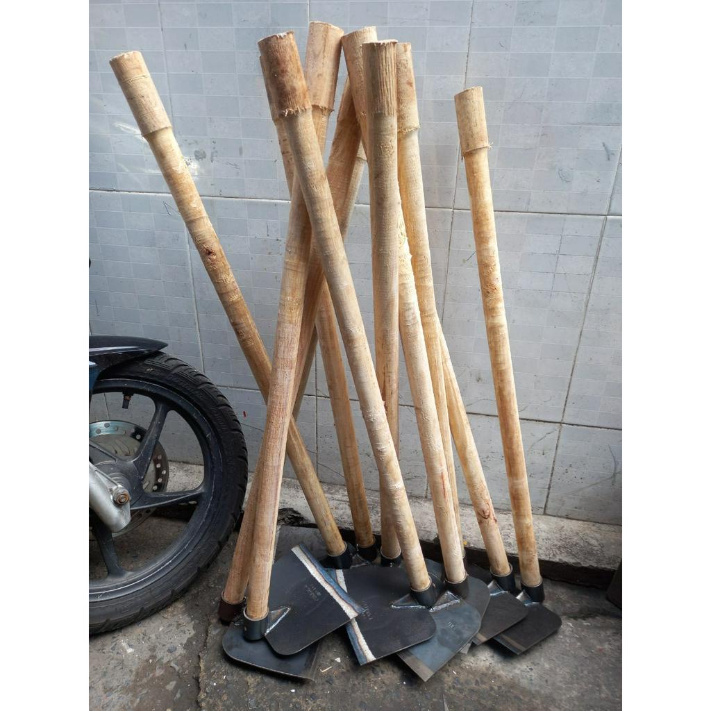 Cuốc làm vườn cán bằng gỗ