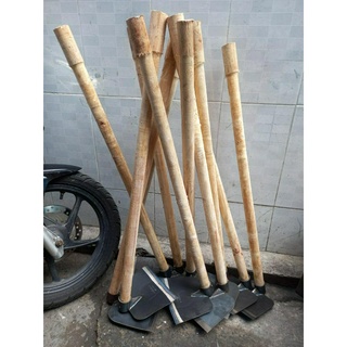 Cuốc làm vườn cán bằng gỗ