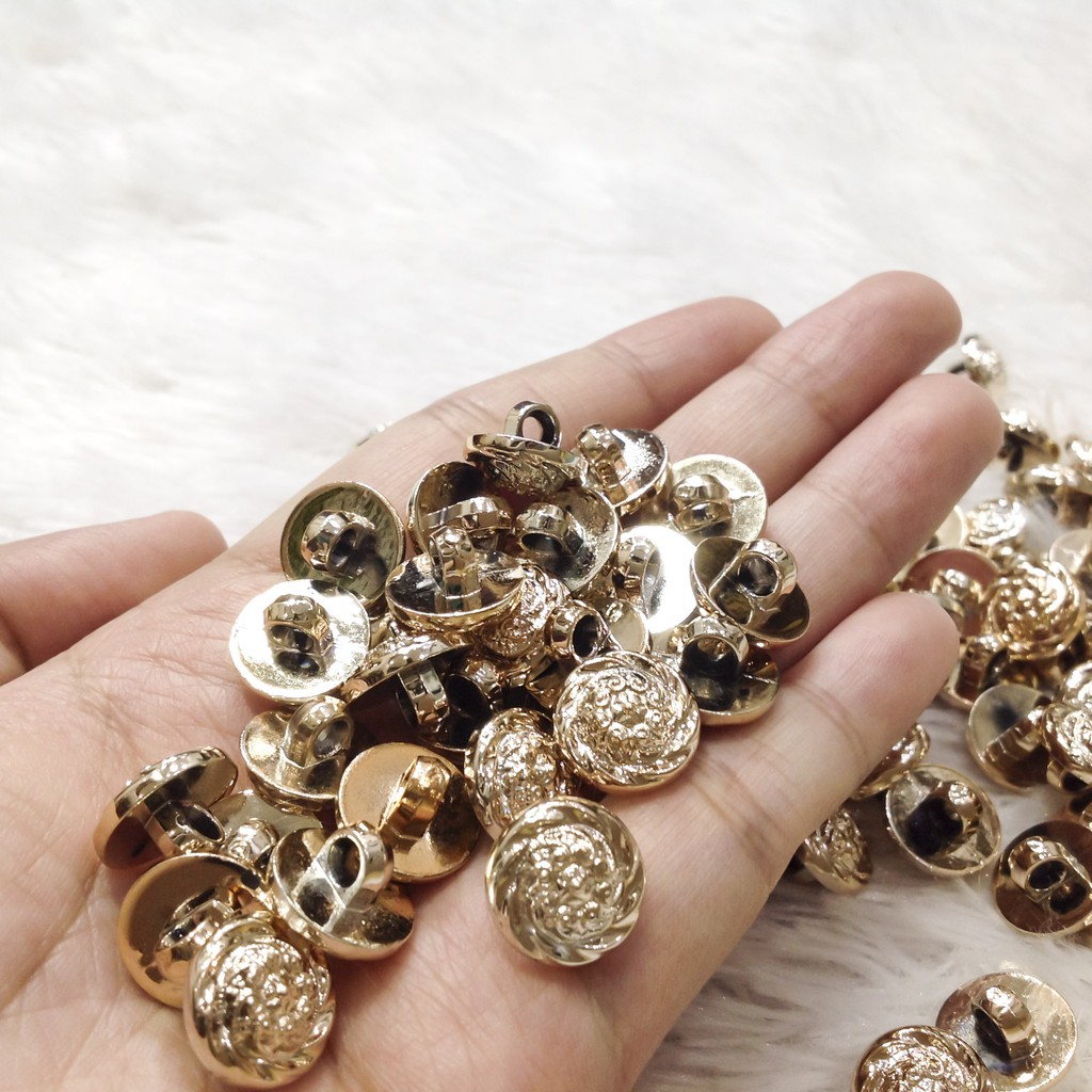 Nút áo hoa vàng cúc dạ đính kết trang phục siêu đẹp