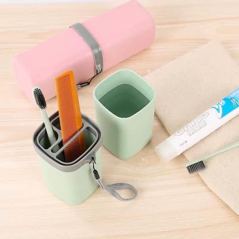 Cốc đựng bàn chải, kem đánh răng, khăn mặt đi du lịch