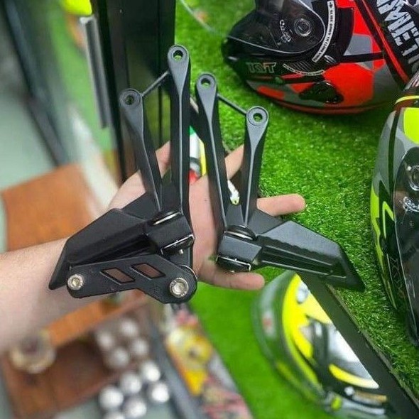 Gác chân sau Z1000 gắn Exciter 155 VVA