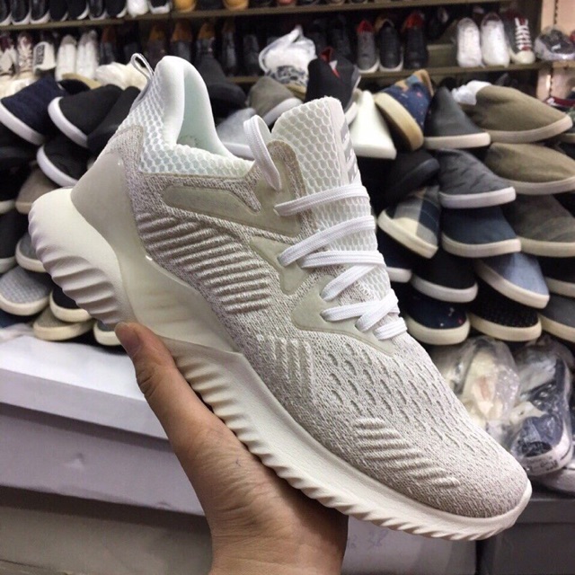 Giày alphabounce