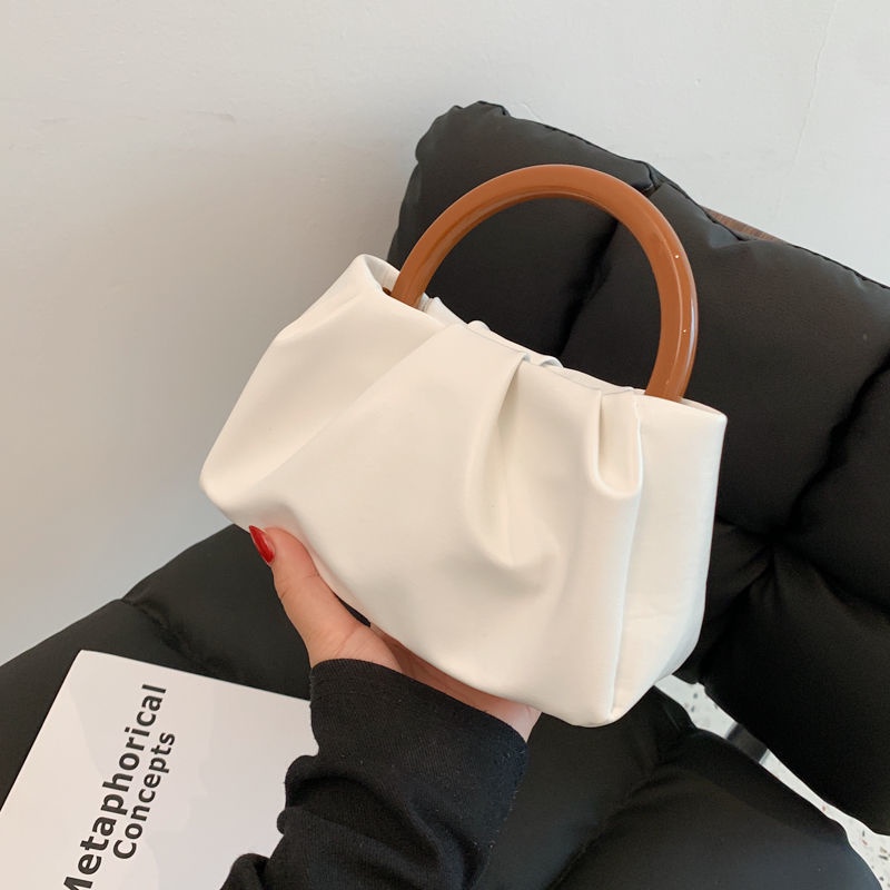 Túi xách hình dáng đám mây nhỏ có nếp gấp tay cầm gỗ thời trang mới 2022 cho nữ