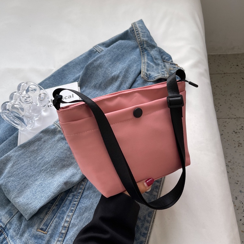 Túi Đeo Chéo Nhỏ Bằng Vải Nylon Thời Trang Thu Đông Hàng Mới Dành Cho Bạn Nữ