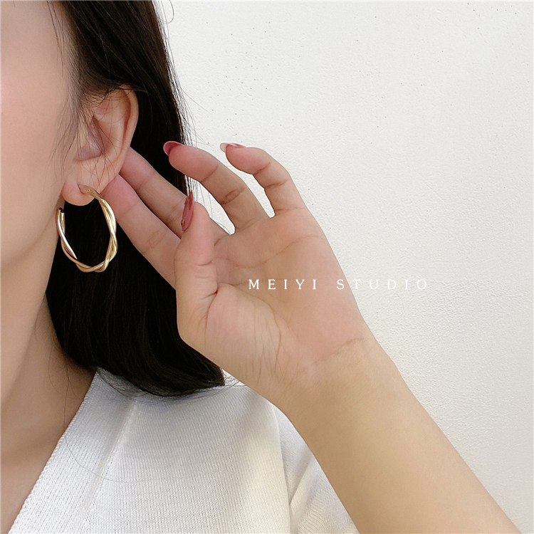 Khuyên tai Ahellogirl dáng tròn phong cách Hàn Quốc cho nữ