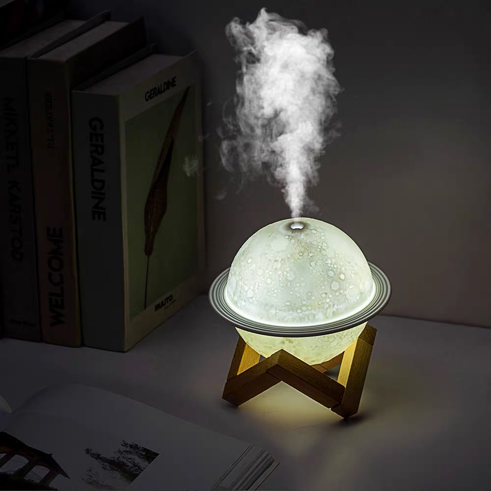 Máy Phun Sương Để Bàn Cao Cấp Tích Hợp Đèn Ngủ 3 Màu, Khuếch Tán Tinh Dầu Moon Light 3D Cảm Ứng