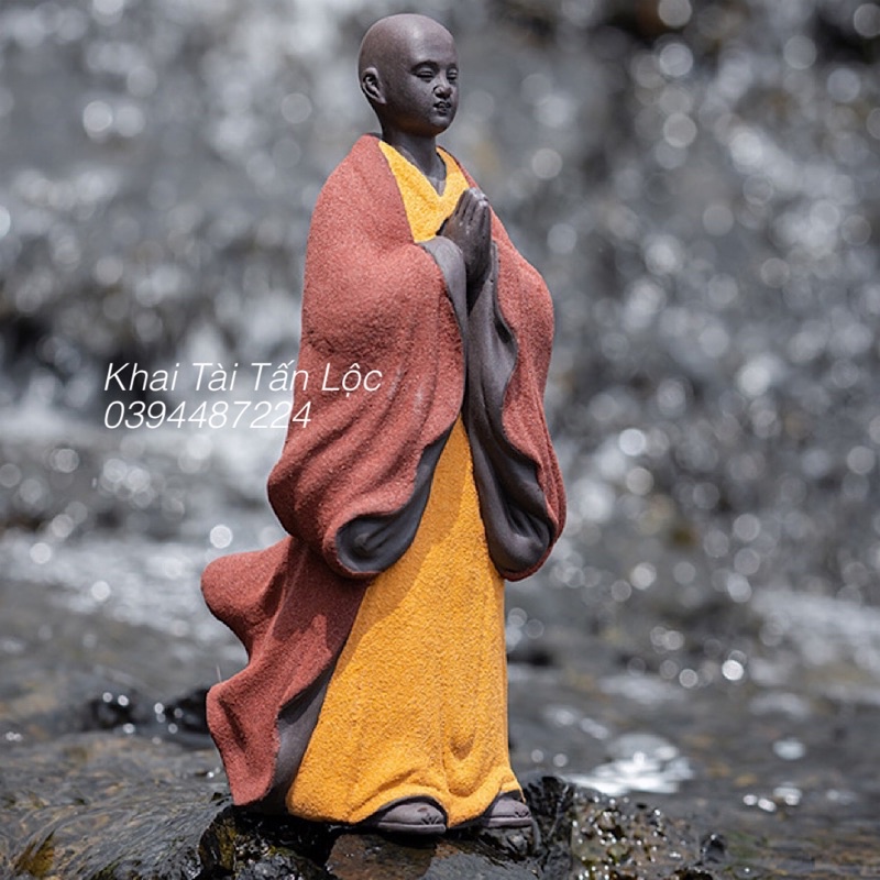 Tượng thiền sư , nhà sư chắp tay chúc phúc gốm tử sa
