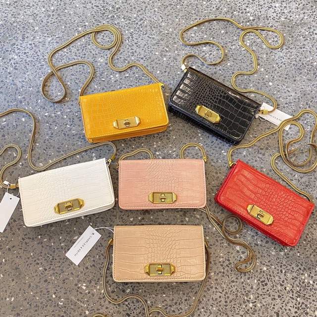 Túi đeo chéo nữ dây xích vàng SAKA DC145