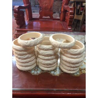 Vòng mỹ nghệ trạm khắc tinh xảo màu ngà