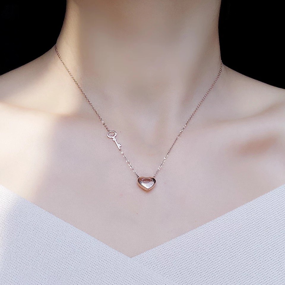 Dây chuyền mạ vàng hồng 18k mặt trái tim chìa khóa khắc chữ chống nước không gây dị ứng
