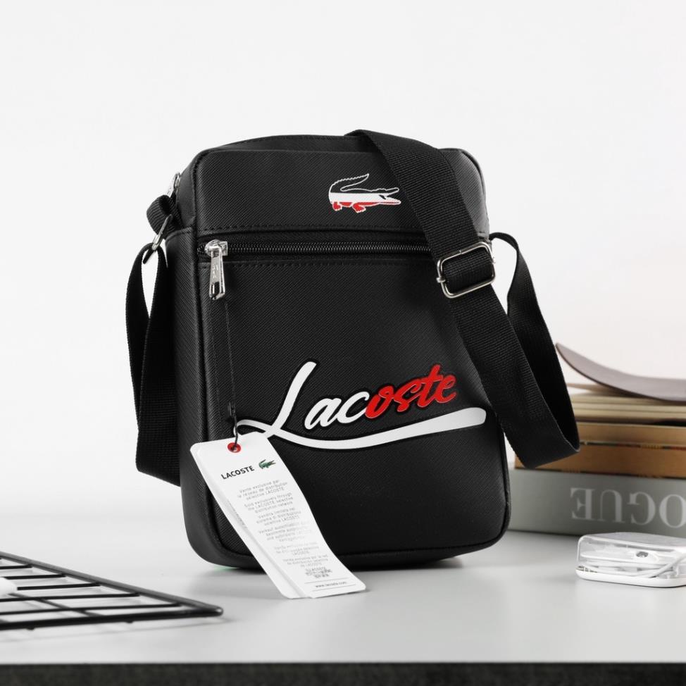 TÚI ĐEO CHÉO CÁ SẤU SIGNATURE KINGMEN Size 25 x 18 cm, Chất liệu vải 100% da chuẩn cty • Chống thấm nước