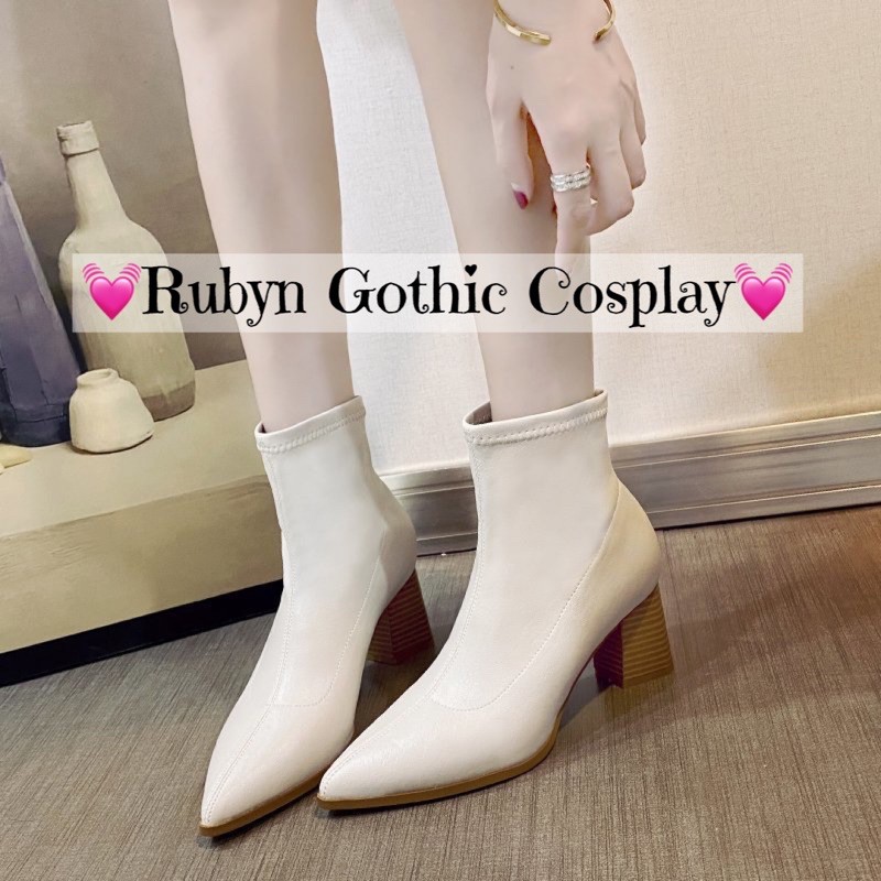 [Sẵn]  Giày Boot cao gót mũi nhọn đế vuông màu trắng kem hottrend ( Size 35 - 39 )