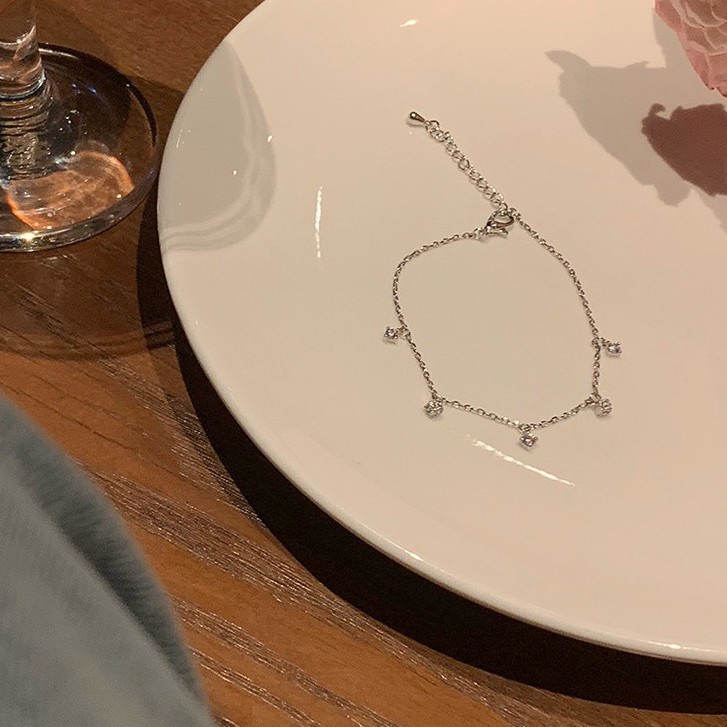 Vòng tay đính đá zircon kiểu dáng đơn giản cho nữ