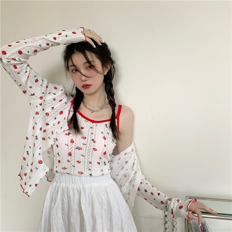 Bộ Đồ Hai Mảnh Áo Hai Dây Họa Tiết Dâu Tây 42644 + Áo Khoác Camisole42644 | BigBuy360 - bigbuy360.vn