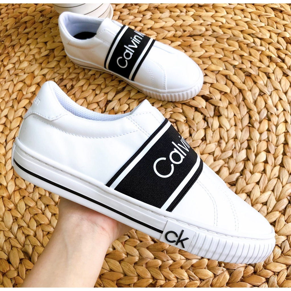 Săn sale hãng Giày NỮ Calvin Klein trắng hoạ tiết chữ đen siêu đẹp size 7M - 37.5VN