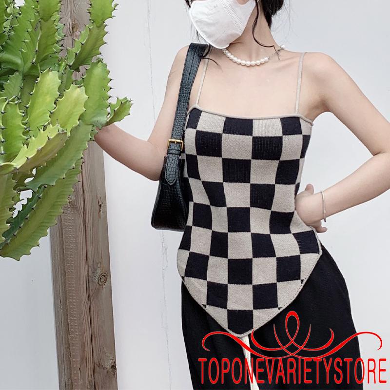 Set 2 áo gồm áo hai dây kẻ caro + áo khoác len tay dài màu trơn hợp thời trang cho nữ