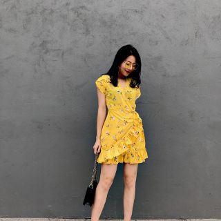Váy vạt chéo