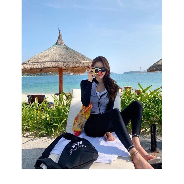 Đồ bơi dài tay nữ đen quần dài cạp cao áo khoác sọc ngang chống nắng | BigBuy360 - bigbuy360.vn