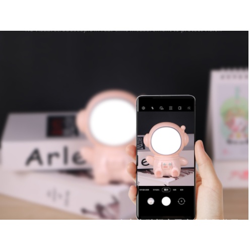 Đèn LED để bàn hình phi hành gia