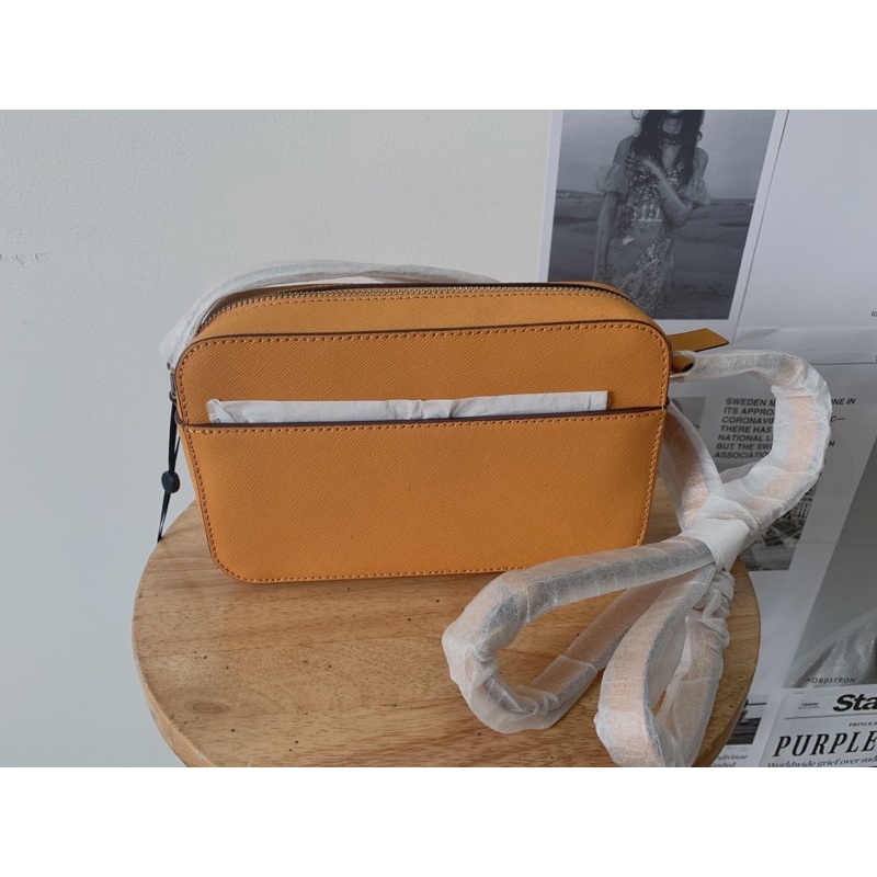 Pas túi DKNY Auth màu vàng new 100%