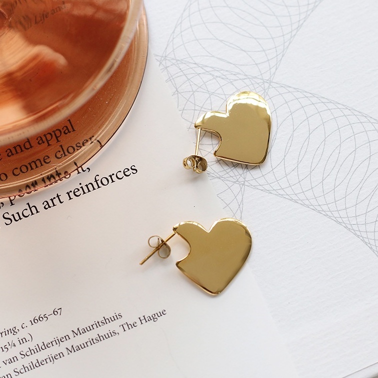 Bông tai titan trái tim khuyết không gỉ WE2202