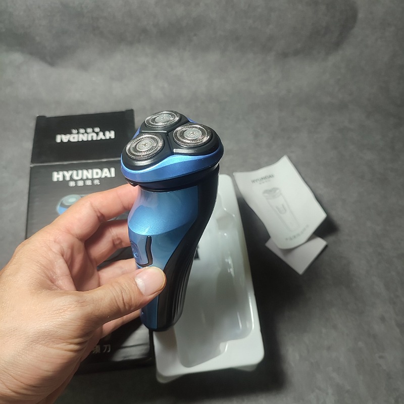 Máy cạo râu 5D HUYNDAI sản phẩm hỗ trợ phái nam chăm sóc sắc đẹp