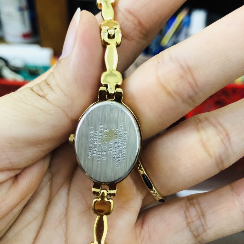 Đồng hồ nữ si nhật dáng lắc tay hiệu Citizen