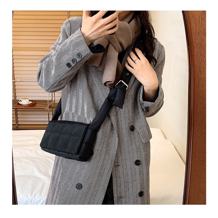 Túi đeo chéo vai JASMIN NOIR bằng vải oxford có nắp kẻ ô mùa đông cho nữ