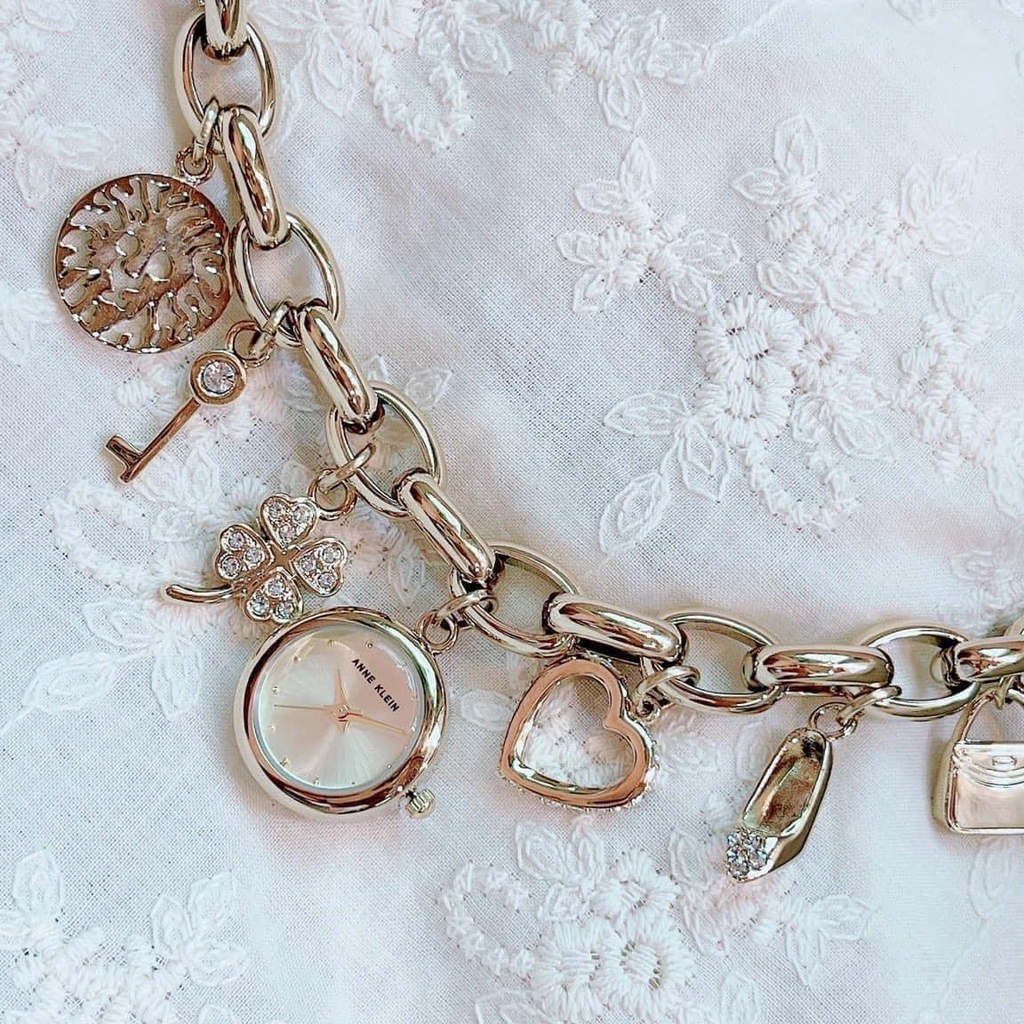 Đồng hồ Nữ ANNE KLEIN lắc tay kèm charm
