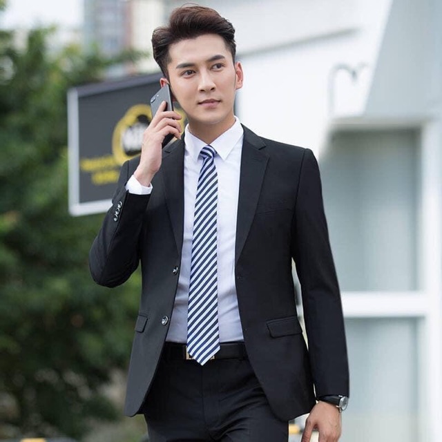 Sale 70% bộ quần + áo vest nam 2 khuy( 2 cúc) có 2 màu đe. Và xanh than, chất vải đẹp. Không nhăn. Không xù. K bay màu