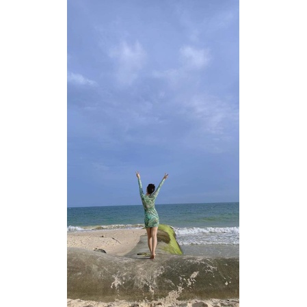 Bikini 2 mảnh tay dài xanh lá sang chảnh, sexy