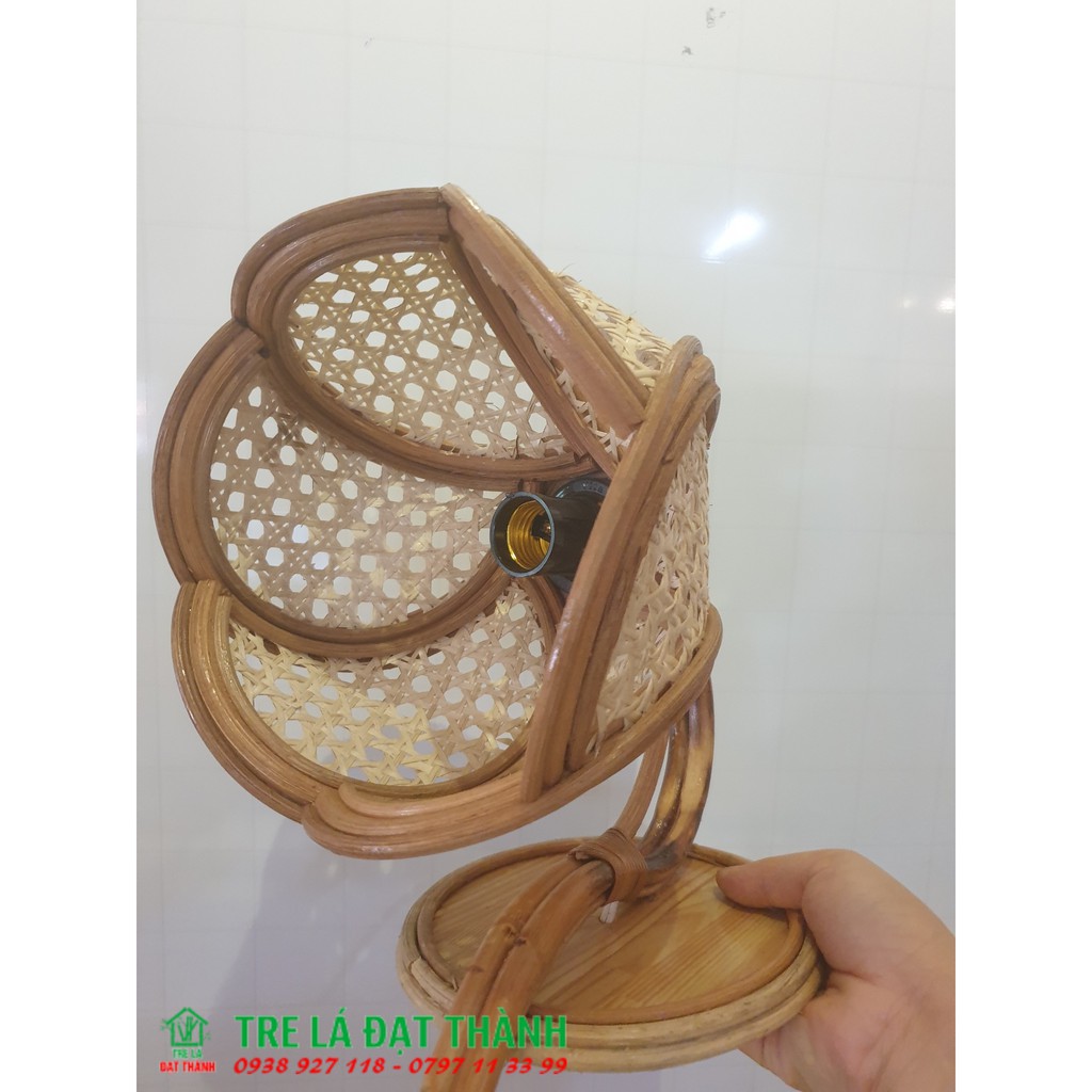 Đèn mây tre đan ốp tường, lồng đèn mây hình bông hoa hồng