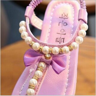 Giày xỏ ngón cho bé gái