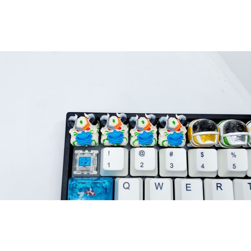 Keycap bò bull clone màu trắng xanh dạ quang trang trí bàn phím cơ