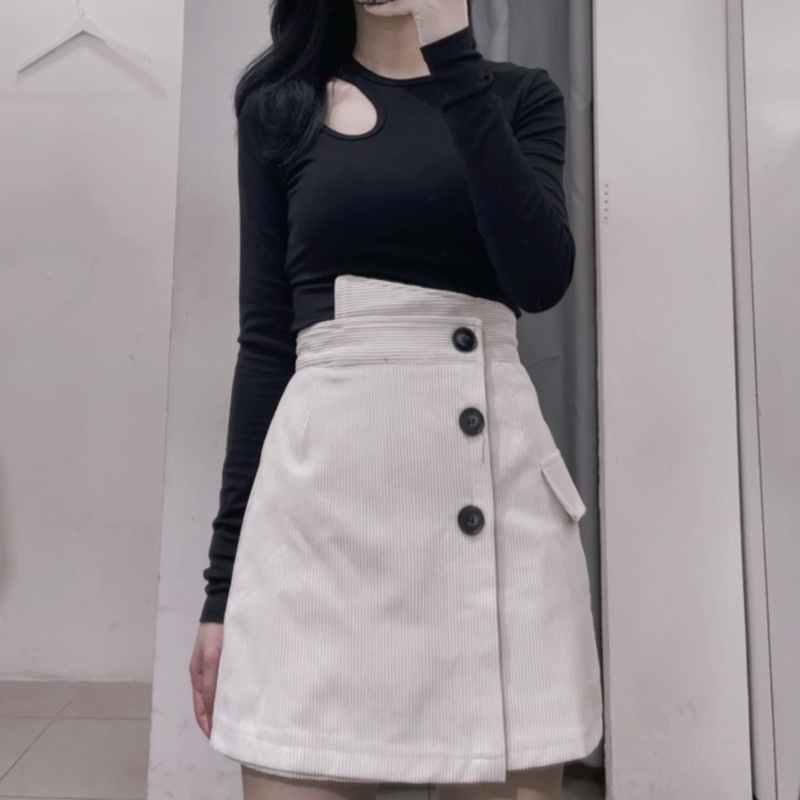 Chân váy vạt pha cúc