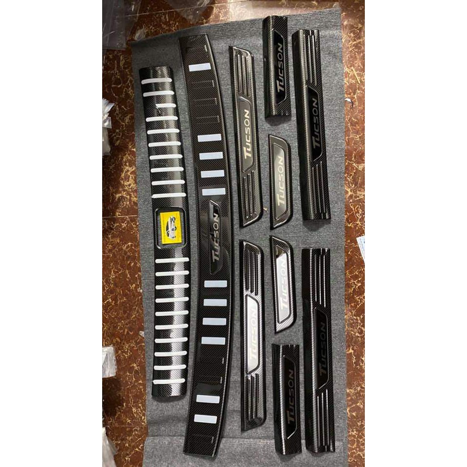 Bộ ốp chống Trầy Bước Chân Và Cốp Vân các bon Cho Hyundai Tucson Form 2019 -2021