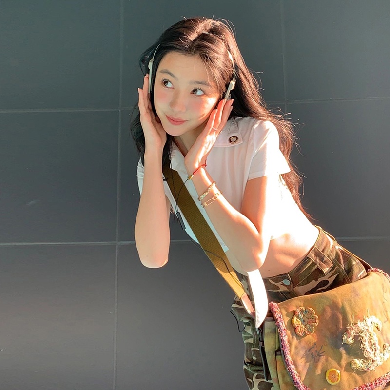 Kliou 2022 Mới vào mùa hè Áo thun croptop KLIOU tay ngắn dáng ôm cài nút kim loại thời trang mùa hè cá tính dành cho nữ