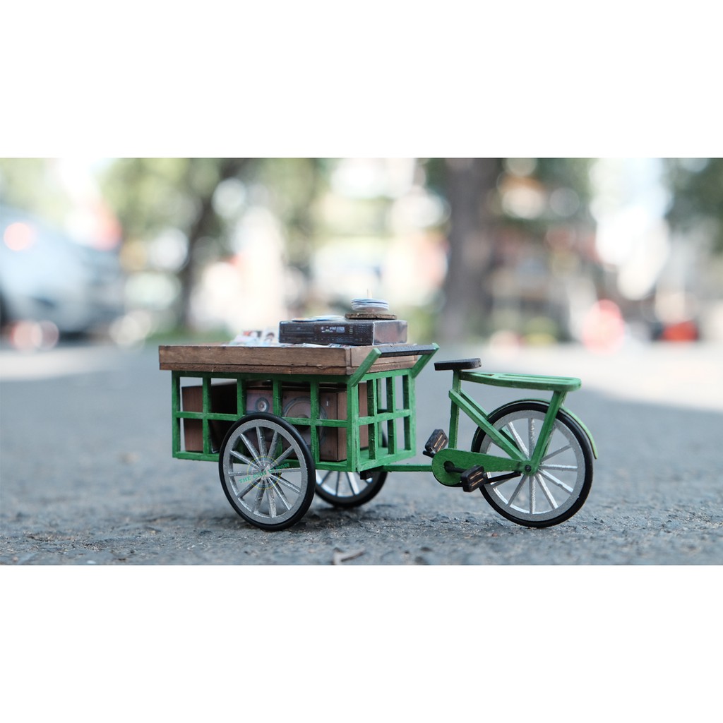 Mô Hình Sài Gòn Xưa Và Nay Thu Nhỏ - Xe Bán Đĩa Dạo - HR09