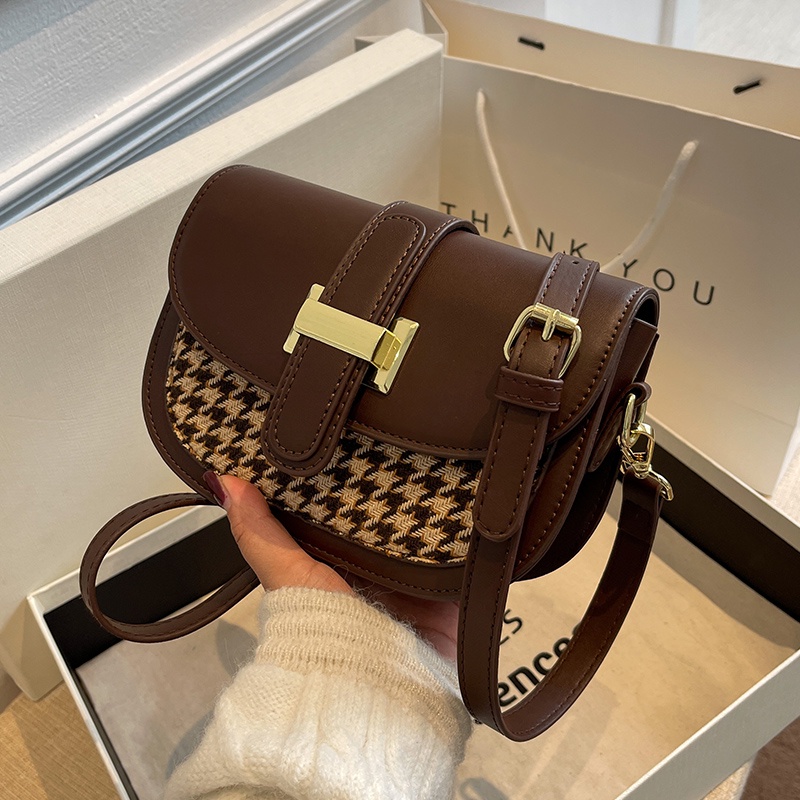 Túi đeo chéo IELGY họa tiết răng sói dễ phối đồ thời trang